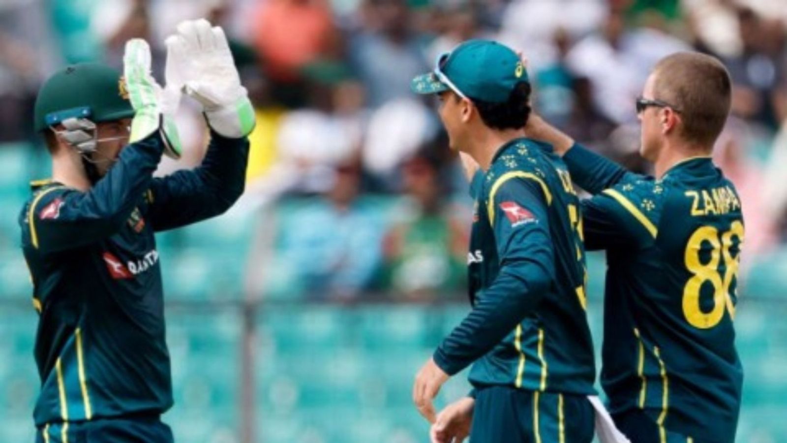 ऑस्ट्रेलिया ने बांग्लादेश को पहले T20 में 4 विकेट से दी मात, 'भारतीय खिलाड़ी' ने डेब्यू और खेल से रचा इतिहास एडम जैंपा ने ऑस्ट्रेलिया को बांग्लादेश पर जीत दिलाई.