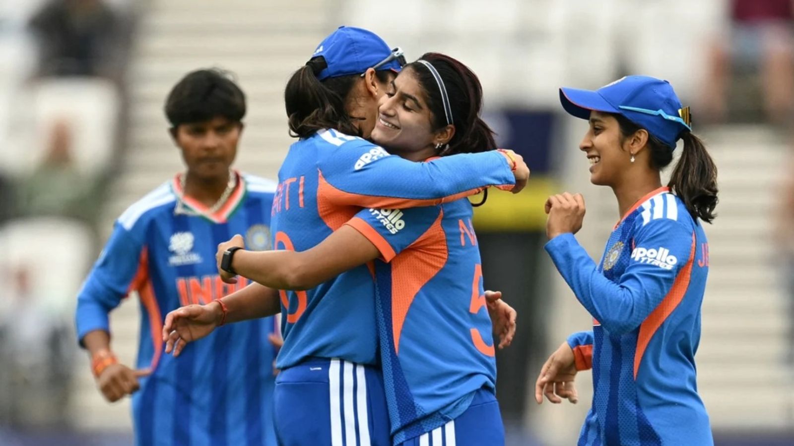 INDvsNED: शेफाली-मांधना के जादुई खेल से टीम इंडिया की दूसरी जीत, नेदरलैंड्स को 95 रन से पीटा नंदनी शर्मा ने महिला टी20 वर्ल्ड कर डेब्यू में दो विकेट लिए. (Photo: Getty)