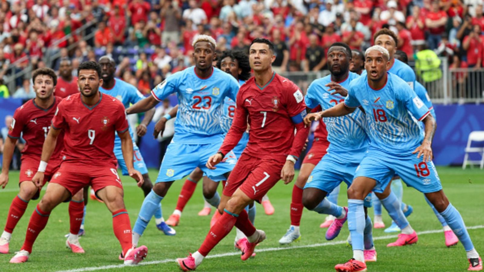 FIFA World Cup: रोनाल्डो हुए फेल, पुर्तगाल उलटफेर का शिकार, 52 साल बाद वर्ल्ड कप खेल रही टीम ने ड्रॉ पर रोका रोनाल्डो पुर्तगाल को कांगो पर जीत नहीं दिला सके. (Photo: Getty)