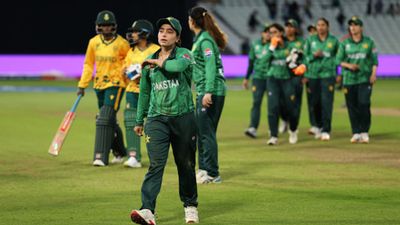 Women T20 World Cup: फातिमा सना के ऑलराउंड खेल पर फिरा पानी, साउथ अफ्रीका ने 2 विकेट से पाकिस्तान को दी पटखनी SportsTak Hindi