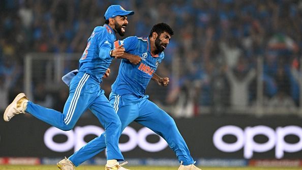 Jasprit Bumrah (R) virat kohli