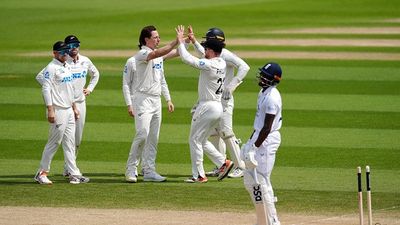 NZ vs ENG : न्यूजीलैंड के आगे अंग्रेजों ने घर पर टेके घुटने, दूसरे टेस्ट में इंग्लैंड को मिली 253 रन की बड़ी हार New Zealand's Matt Henry