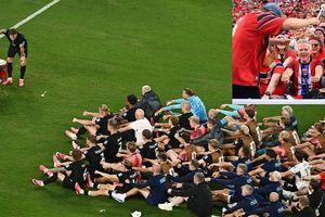 FIFA WC: नॉकआउट में जगह पक्की करने के बाद नॉर्वे ने नाव चलाकर मनाया जश्न,'वाइकिंग रो' से हिला पूरा स्टेडियम, Video SportsTak Hindi