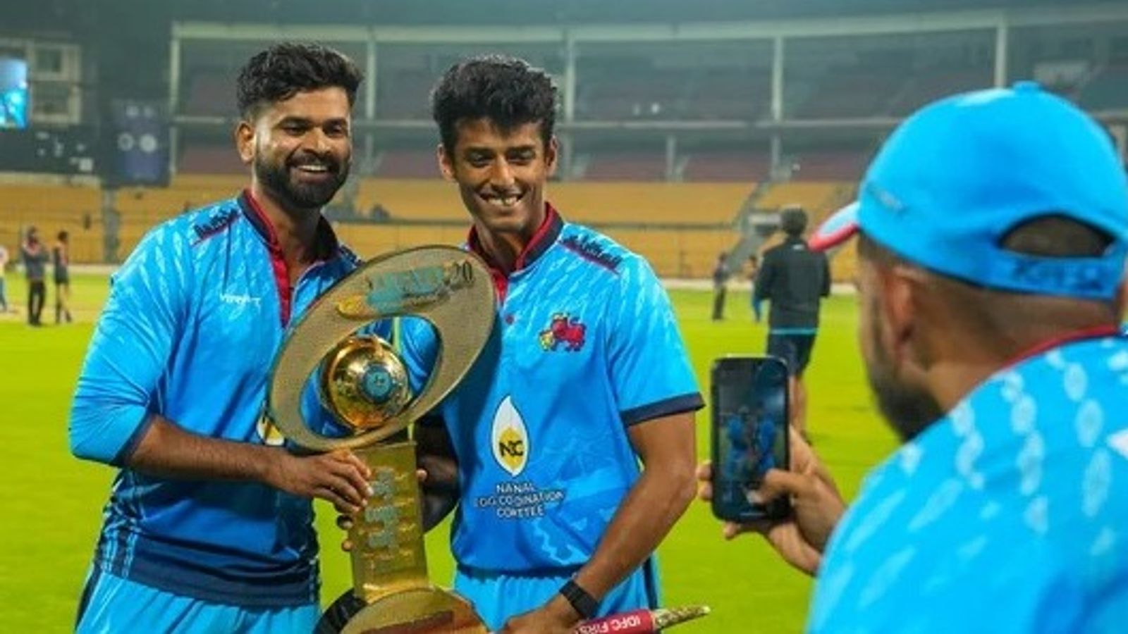 टीम इंडिया में सेलेक्शन के बाद सूर्यांश शेडगे ने पहली बार तोड़ी चुप्पी, कहा - बेन स्टोक्स की तरह मैं... श्रेयस अय्यर के साथ सैय्यद मुश्ताक अली ट्रॉफी जीतने के बाद सूर्यांश शेडगे