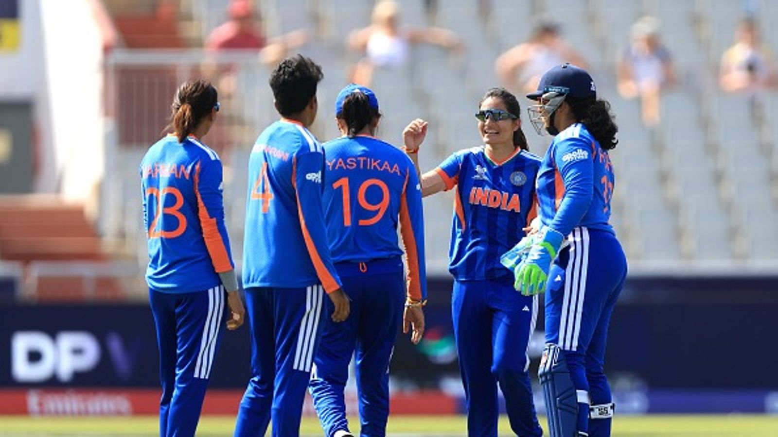 Women's T20 WC : बांग्लादेश पर जीत के बाद सेमीफाइनल में कैसे जाएगी टीम इंडिया? जानें ये नए समीकरण महिला टीम इंडिया की खिलाड़ी