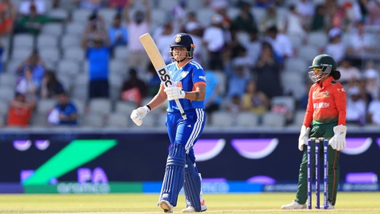 T20 WC : राधा और शेफाली के आगे बांग्लादेश ने टेके घुटने, महिला टीम इंडिया ने सेमीफाइनल की तरफ बढ़ाया कदम बांग्लादेश के खिलाफ फिफ्टी जड़ने के बाद शेफाली वर्मा