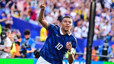 FIFA World Cup 2026: एमबापे बने गोल दागने के बादशाह, रोनाल्डो को पछाड़ा, गोल्डन बूट रेस में मेसी से आगे SportsTak Hindi