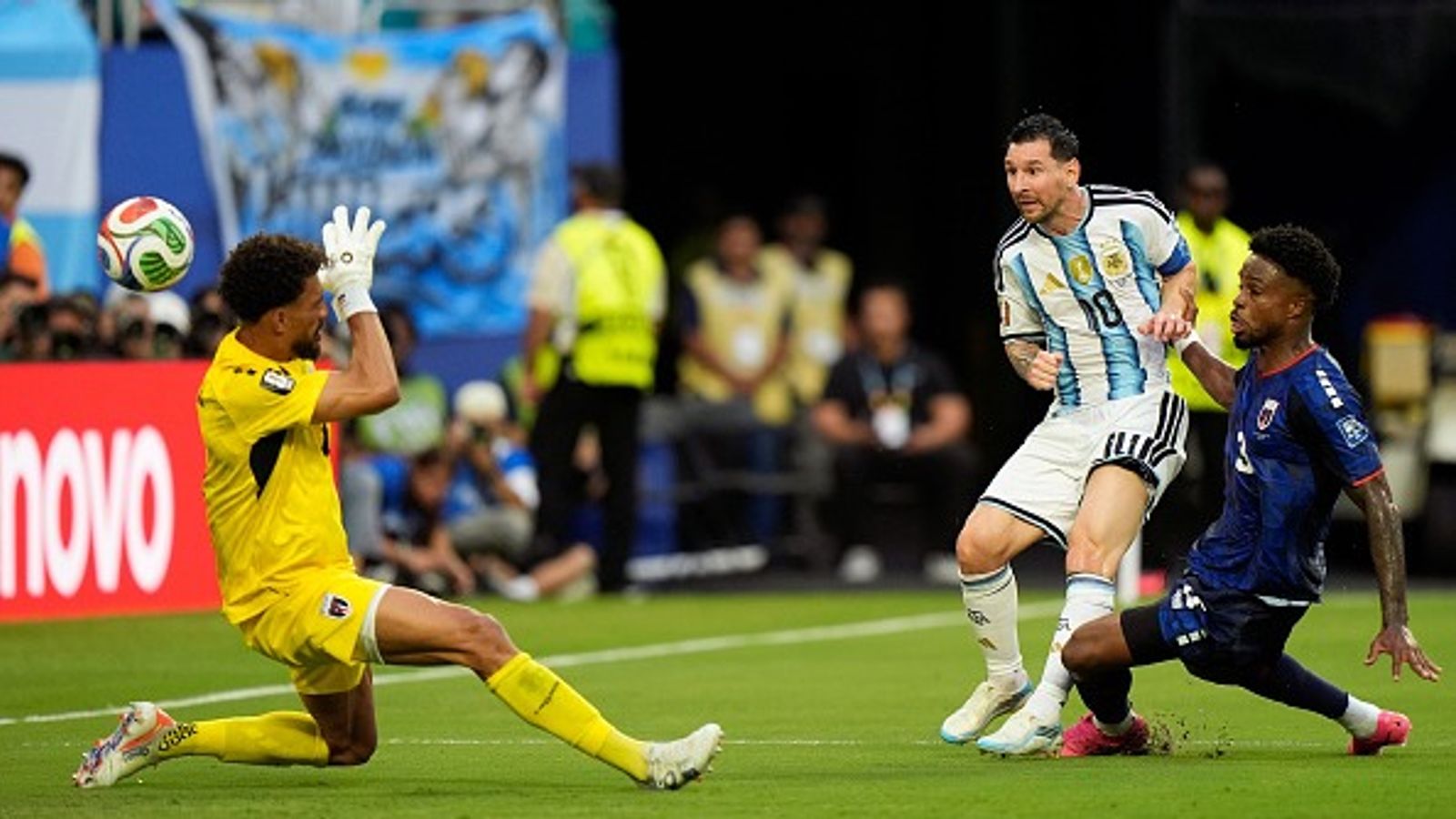 FIFA World Cup 2026 से बाहर होते-होते बची लियोनेल मेसी की अर्जेंटीना टीम, 111वें मिनट में केप वर्डे के आत्मघाती गोल ने प्री क्वार्टर फाइनल में पहुंचाया डिनी बोर्गेस ने 111वें मिनट में आत्मघाती गोल किया. (PC: Getty)