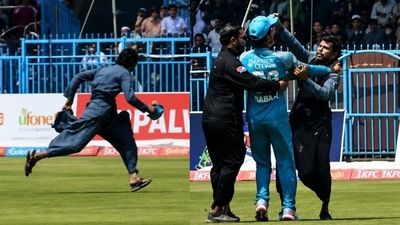 मैच के बीच मैदान में घुसा फैन, रहमानुल्लाह गुरबाज से कैप छीनकर भागा, वायरल हुआ Video SportsTak Hindi