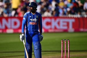 INDvsENG: टीम इंडिया के बल्लेबाज इस वजह से इंग्लैंड में बन गए भीगी बिल्ली, खुला फिसड्डी बैटिंग का राज SportsTak Hindi