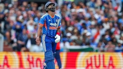 श्रेयस अय्यर ने T20I सीरीज गंवाने के बाद बनाया अजीब बहाना, इंग्लैंड के खिलाफ चौथे मैच में 9 विकेट की हार के बाद बोले- गलतियां होना तो... SportsTak Hindi