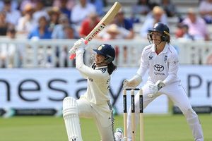 IND vs ENG : लॉर्ड्स के मैदान में स्मृति मांधना ने 'तिहरा' जड़कर रचा इतिहास, ऐसा करने वाली बनी पहली खिलाड़ी SportsTak Hindi