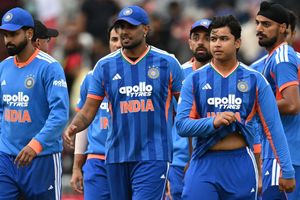 IND vs ENG : आज के मैच पर बारिश का संकट! कैसी होगी पिच और क्या 200 बनाने पर मिलेगी जीत? जानें सब कुछ SportsTak Hindi