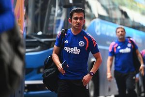 इंग्लैंड दौरे के बाद गंभीर के स्टाफ में एक की जाएगी नौकरी! BCCI जल्द ले सकता है बड़ा एक्शन, जानें क्यों ? SportsTak Hindi