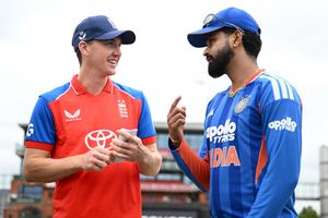 भारत-इंग्लैंड T20I में इस अनोखी वजह से देरी, टीम इंडिया नहीं पहुंच सकी स्टेडियम SportsTak Hindi