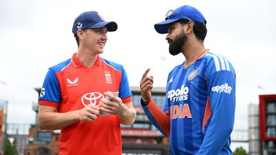 भारत-इंग्लैंड T20I में इस अनोखी वजह से देरी, टीम इंडिया नहीं पहुंच सकी स्टेडियम SportsTak Hindi