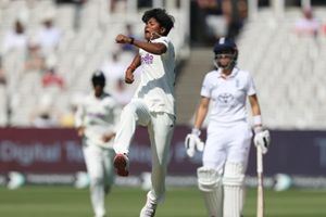 IND W vs ENG W: टीम इंडिया ऐतिहासिक जीत से 4 विकेट दूर, यस्तिका के शतक के बाद गेंदबाजों ने इंग्लैंड को नचाया SportsTak Hindi