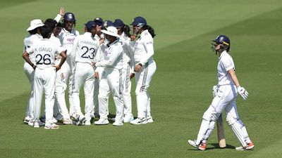 IND W vs ENG W: भारतीय महिला टीम ने लॉर्ड्स में जीता ऐतिहासिक टेस्ट मैच, इंग्लैंड को 270 रन से धूल चटाई SportsTak Hindi