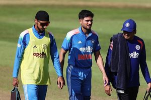 IND vs ENG : शुभमन गिल क्या इंग्लैंड के खिलाफ खेलेंगे दूसरा ODI? इंजरी पर आई बड़ी अपडेट SportsTak Hindi