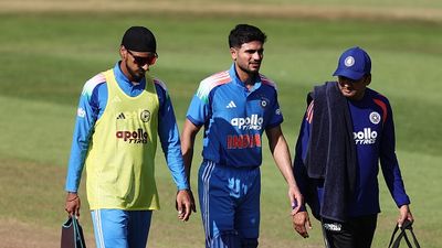 IND vs ENG : शुभमन गिल क्या इंग्लैंड के खिलाफ खेलेंगे दूसरा ODI? इंजरी पर आई बड़ी अपडेट Shubman Gill of India retires hurt