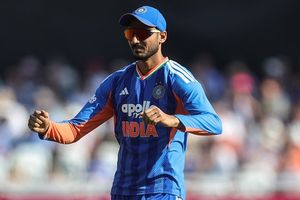 अक्षर पटेल दुनिया के बेस्ट 10 ऑलराउंडर्स में शामिल, इंग्लैंड के खिलाफ बर्मिंघम में भारत को जीत दिलाने के बाद वनडे रैंकिंग में लगाई लंबी छलांग SportsTak Hindi