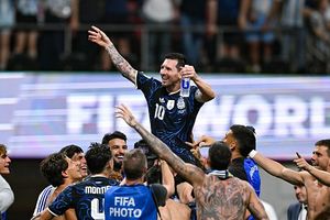 FIFA WC 2026 : मेसी मैजिक के आगे बेबस नजर आए अंग्रेज, 60 साल में तीसरा सेमीफाइनल हारा इंग्लैंड, अर्जेंटीना ने फाइनल मे जाकर दोहराया बड़ा करिश्मा SportsTak Hindi