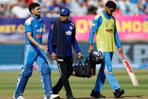 IND vs ENG, 2nd ODI : भारत और इंग्लैंड के बीच दूसरे वनडे में कैसी होगी Playing XI, क्या कप्तान गिल होंगे बाहर? जानें कौन लेगा उनकी जगह SportsTak Hindi