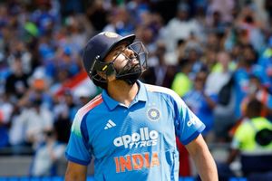 रोहित शर्मा को बाहर कर इस खिलाड़ी को खिलाना चाहते हैं सेलेक्टर्स, आखिरी ODI में बनाया था शतक SportsTak Hindi