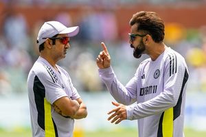 विराट कोहली और गौतम गंभीर के बीच टीम इंडिया में पड़ने वाली दरार पर बैटिंग कोच ने तोड़ी चुप्पी, बोले - 'दिन में 10 बार बात करते है' SportsTak Hindi