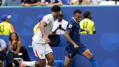 FIFA WC: इंग्लैंड और फ्रांस के मैच में बरसे 10 गोल, एमबाप्पे ने बनाया वर्ल्ड रिकॉर्ड, जीत के साथ घर लौटे अंग्रेज Kylian Mbappe #10 of France