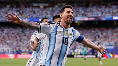 FIFA WC Golden Boot Race : मेसी का गोल्डन बूट दांव पर, एमबाप्पे से जीतने के लिए अब फाइनल में जानें कितने गोल करने होंगे? Lionel Messi #10 of Argentina