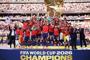FIFA WC: 16 साल बाद स्पेन बना चैंपियन, स्पेनिश फुटबॉल ने मेसी और अर्जेंटीना का दम घोंट दिया SportsTak Hindi