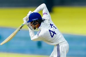 INDvsSL: बल्लेबाजों के धमाल के बाद टीम इंडिया के बॉलर्स ने बरपाया कहर, सस्ते में गिराए श्रीलंका के 8 विकेट SportsTak Hindi