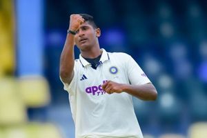INDvsSL: टीम इंडिया जीत से 6 विकेट दूर, लक्ष्य ने फिर उड़ाया शतक, 472 के चेज में श्रीलंकाई बैटर फिर फेल SportsTak Hindi