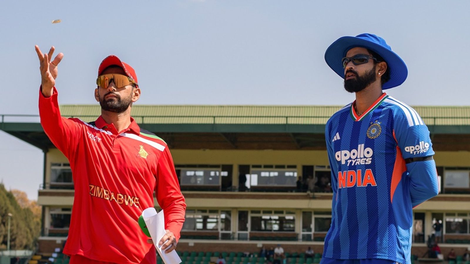 IND vs ZIM : टीम इंडिया और जिम्बाब्वे के खिलाड़ियों ने क्यों बांधी काली पट्टी? जानें ये बड़ी वजह टॉस के दौरान काले रंग की पट्टी पहने श्रेयस अय्यर