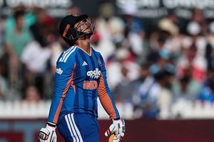 वैभव सूर्यवंशी की IPL वाली ताकत ही बनी कमजोरी! 14 गेंद में 3 बार आउट करके गेंदबाजों ने खोजा नया फॉर्मूला SportsTak Hindi