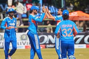 IND vs ZIM : जिम्बाब्वे में सीरीज के बीच टीम इंडिया को लगा झटका, तीसरे T20 से बाहर रह सकता है ये धाकड़ तेज गेंदबाज SportsTak Hindi