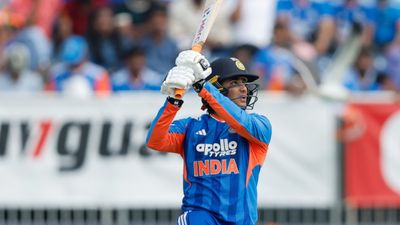 INDvsZIM: अभिषेक शर्मा जिम्बाब्वे के इस बॉलर की बने कठपुतली, 29 गेंद में 5 बार आउट, ये चीज बन गई कमजोरी SportsTak Hindi