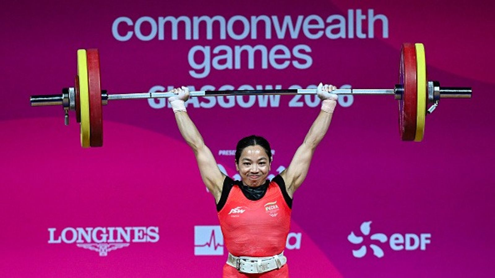 मीराबाई चानू की 'गोल्डन हैट्रिक', जानें कब-कब और कितना वजन उठाकर CWG में जीता गोल्ड मेडल ? वजन उठाने के दौरान मीराबाई चानू