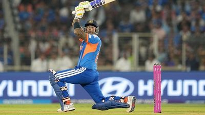 सूर्यकुमार यादव ने तीन घंटे में खेली 1000 गेंदें, टीम इंडिया से बाहर किए जाने के बाद मैनेजमेंट को भेजा मैसेज,Video SportsTak Hindi