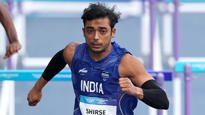 तेजस शिरसे चोटिल होने के बाद भी मेडल के लिए दौड़े, हर्डल रेस के फाइनल में पहुंचने वाले पहले भारतीय खिलाड़ी की हिम्मत को दुनिया कर रही सलाम SportsTak Hindi