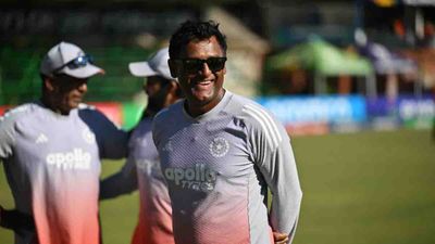 टीम इंडिया को मिला नया फील्डिंग कोच, जानिए किस सूरमा को मिली है जिम्मेदारी SportsTak Hindi