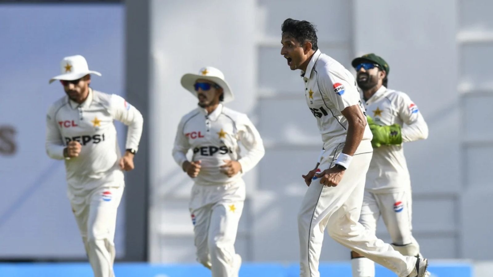 पाकिस्तान की हार के बाद 2 खिलाड़ियों को मिली सजा, मैच फीस कटी, फटकार भी पड़ी, जानिए क्यों मोहम्मद अब्बास पाकिस्तान के तेज गेंदबाज हैं. (Photo: Getty)