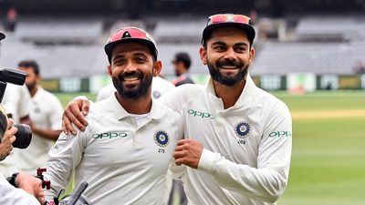 अजिंक्य रहाणे ने किया संन्यास का ऐलान, 3 साल से टीम इंडिया में नहीं कर सके वापसी तो खत्म करियर India's captain Virat Kohli (R) and Ajinkya Rahane (L) celebrate