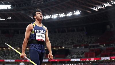 CWG 2026: नीरज चोपड़ा ने 79.61 मीटर के थ्रो से पाकिस्तान के नदीम को पछाड़ा, भारत के 3 जैवलिन थ्रोअर पहुंचे फाइनल, जानें कब होगी गोल्ड की जंग ? Neeraj Chopra of Team India
