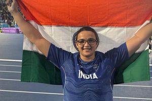 मां बनीं, गंभीर बीमारी ने जकड़ा, हल्का सामान तक उठाना हुआ मुश्किल, फिर CWG 2026 में सीमा कालीरमण ने भारत के लिए ऐसे जीता मेडल SportsTak Hindi