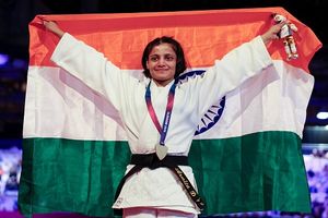 साइकिल मैकेनिक की बेटी बनी भारत की पहली गोल्डन गर्ल, जूडो में देश को दिलाया पहला गोल्ड, जानें कौन हैं अस्मिता डे SportsTak Hindi
