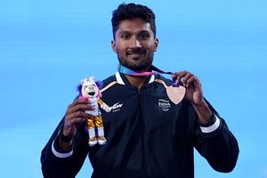 CWG 2026: चोट के कारण घुटनों के बल बैठ फूट-फूटकर रोए, फिर चार दिन बाद तेजस्विन शंकर ने इस खिलाड़ी की मदद से जीता ऐतिहासिक मेडल SportsTak Hindi