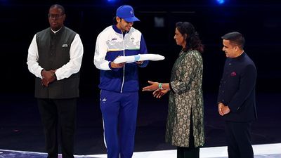 अलविदा ग्लास्गो! अहमदाबाद कॉमनवेल्थ गेम्स 2030 का काउंटडाउन शुरू, नीरज चोपड़ा और पीटी उषा ने लिया CWG का झंडा SportsTak Hindi