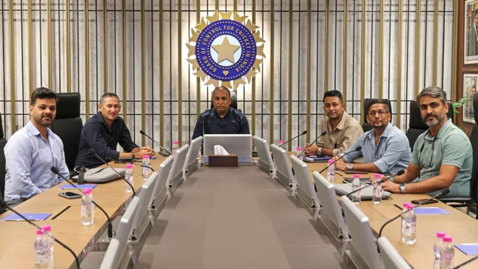 इंग्लैंड और आयरलैंड दौरे पर टीम इंडिया की शर्मनाक हार के बाद भी BCCI ने क्यों टाली रिव्यू मीटिंग? टीम इंडिया का प्रदर्शन आयरलैंड और इंग्लैंड दौरे पर काफी निराशजनक रहा. (PC: BCCI)